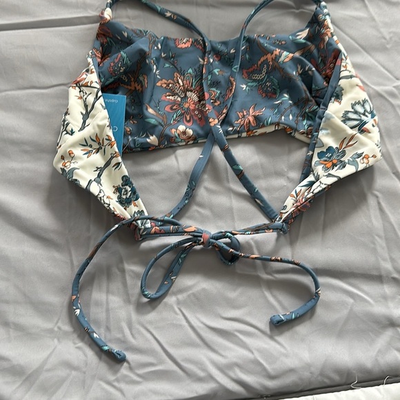 Tranquility Seaweed Cross Back Top & Tassel Tie‎ Bikini Medium white/blue floral - Picture 12 of 12